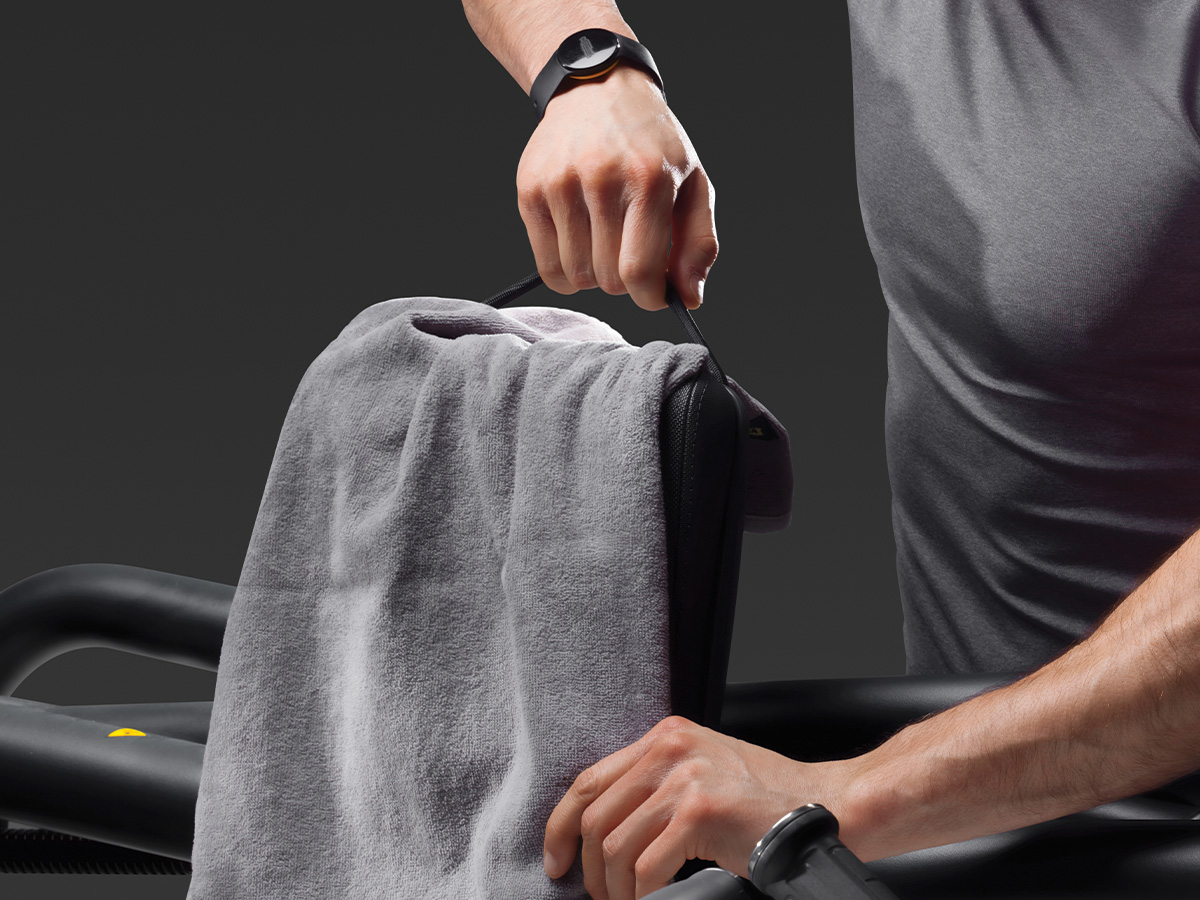 Towel locking device